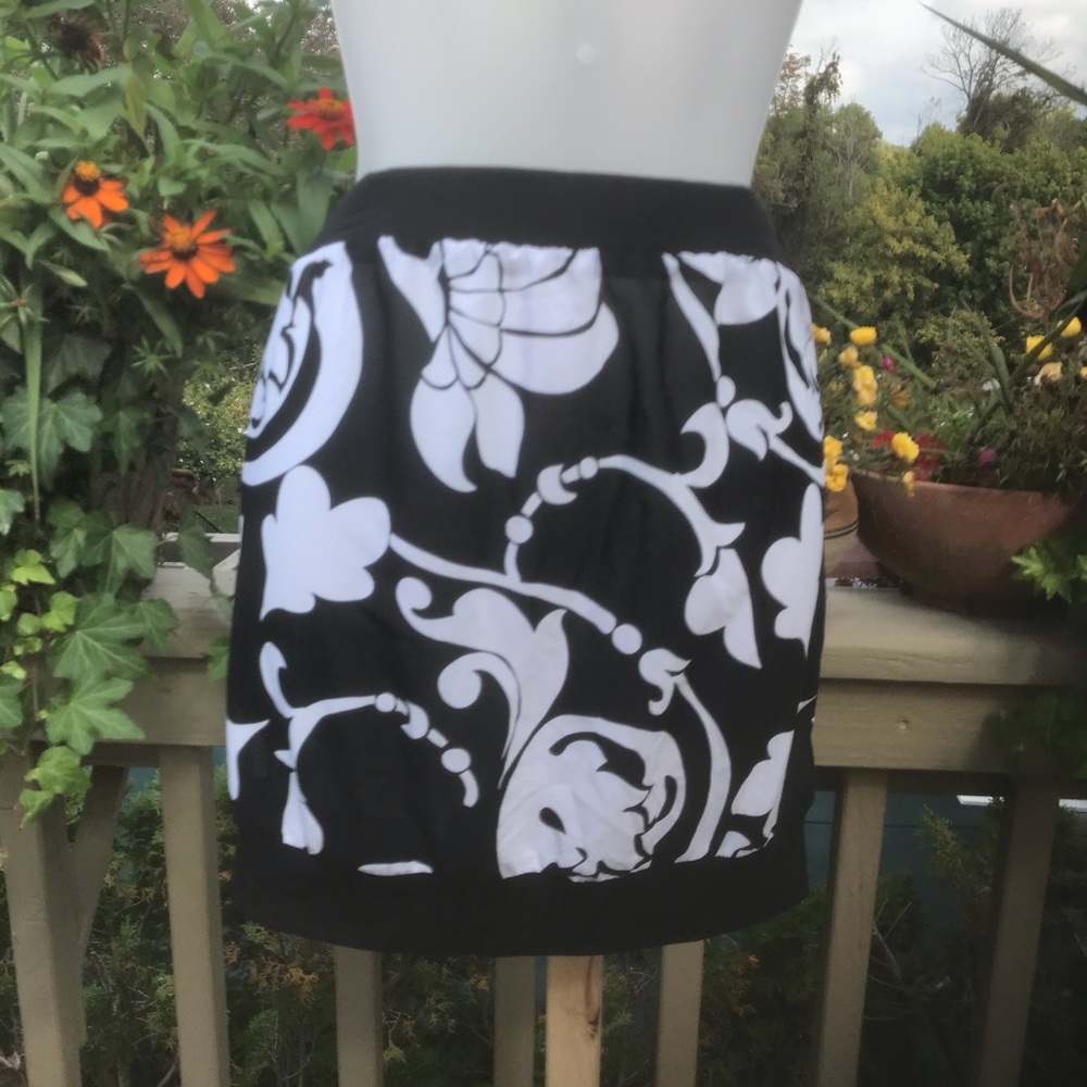 Old Navy - Tube skirt, black and white floral, M